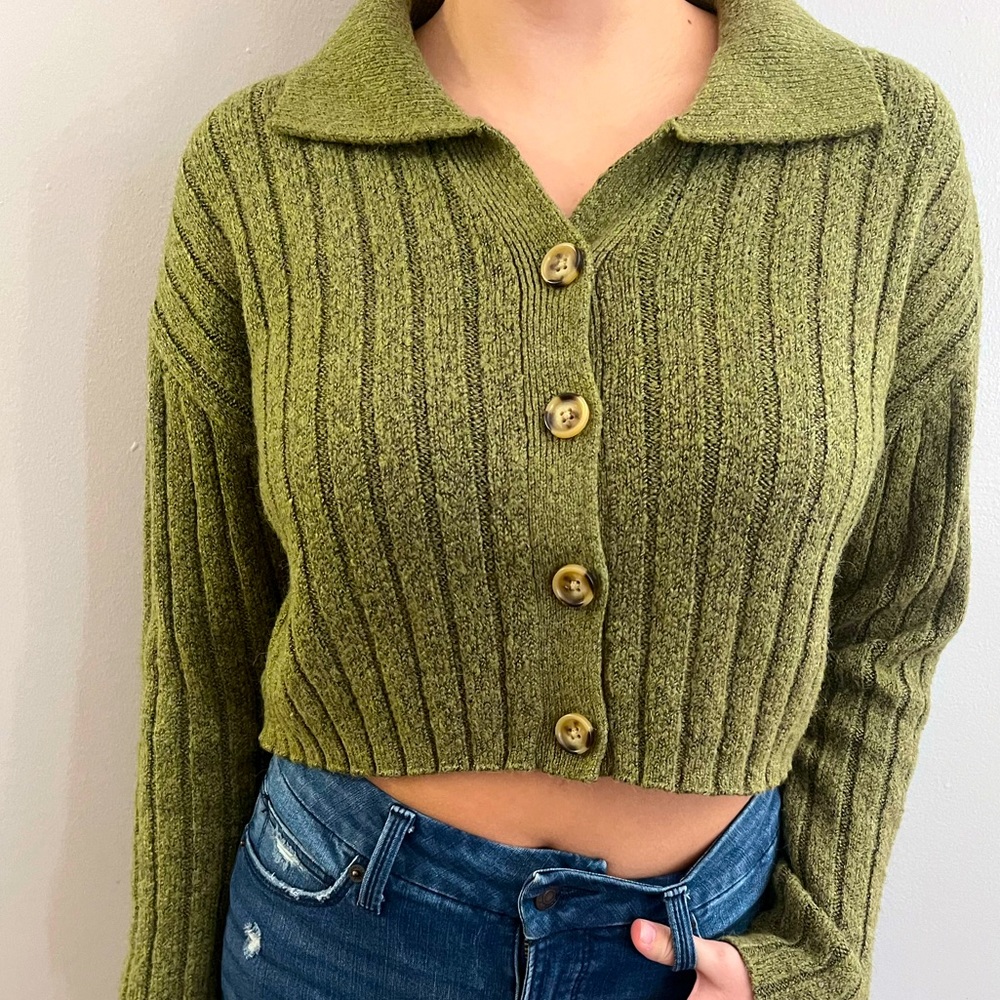 Small green crop sweater